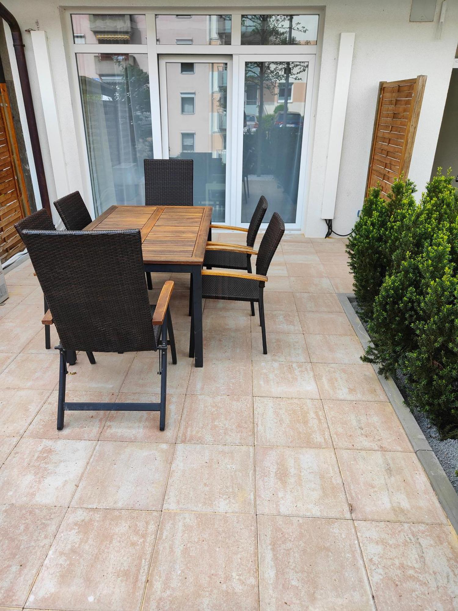 Eleonoras Ferienwohnung In Wuerzburg Stadt Mit Terrasse Im Erdgeschoss Inklusive Eigenen Parkplaetzen Vor Der Tuer Buitenkant foto